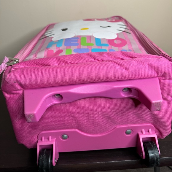 Hello Kitty luggage - Picture 6 of 17